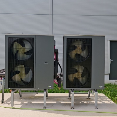 Juhász Intertrans iroda és csarnok komplett gépészet 19 és 30kW ES hőszivattyúk